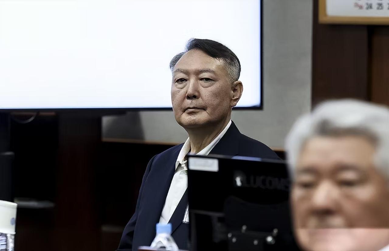 李在明真是一点优待都没有给尹锡悦。尽管他是前总统，但待遇与一般人无异。他的伙食有