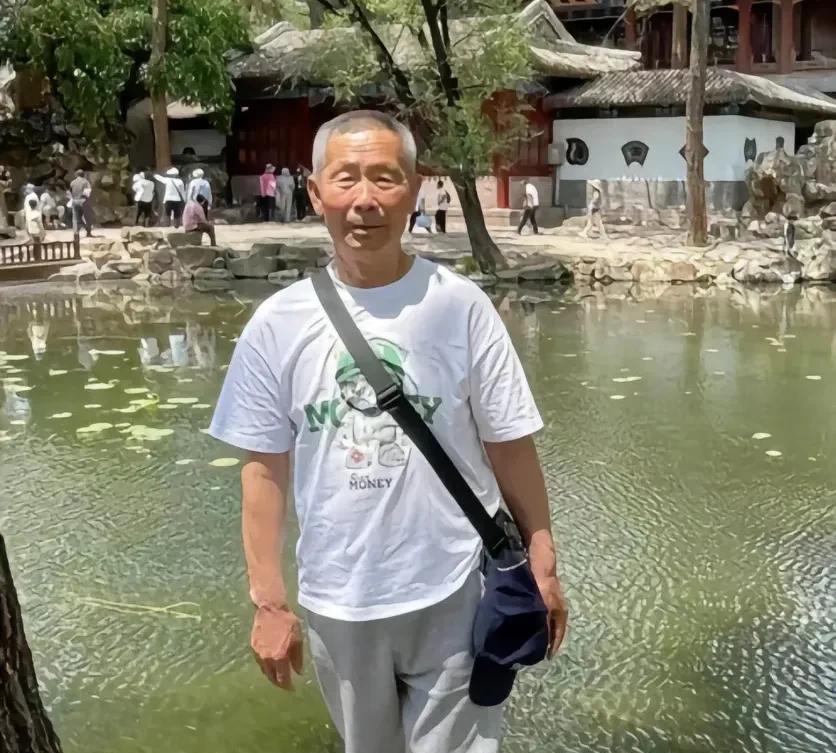 比我小两岁，今年60岁的一位同事。退休后又去找工作了，每天工作10个小时。昨天