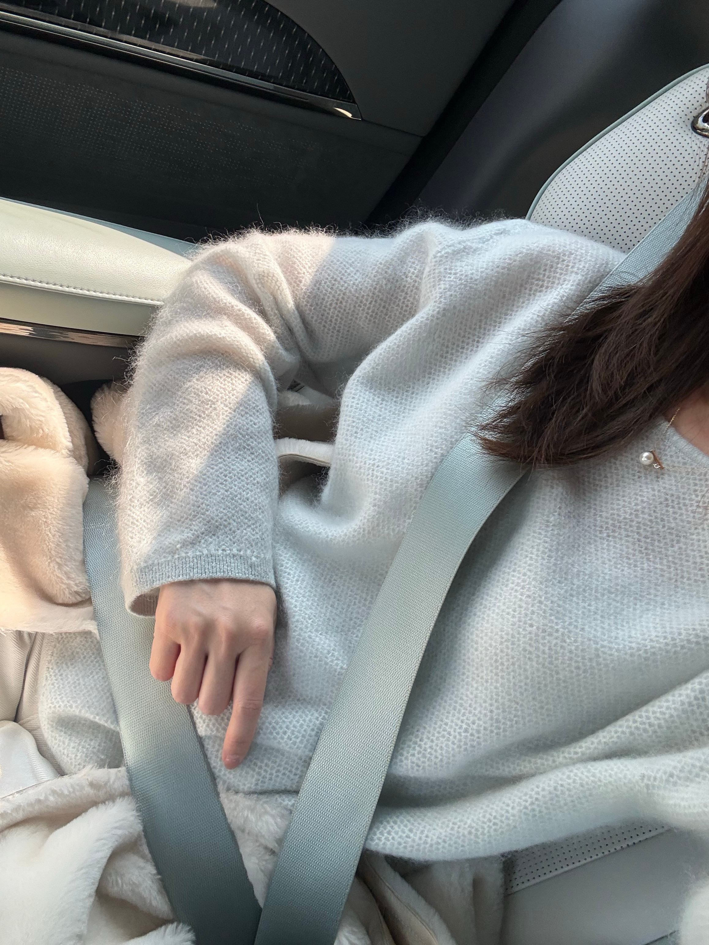 今天的穿搭配色和安全带内饰颜色一样诶