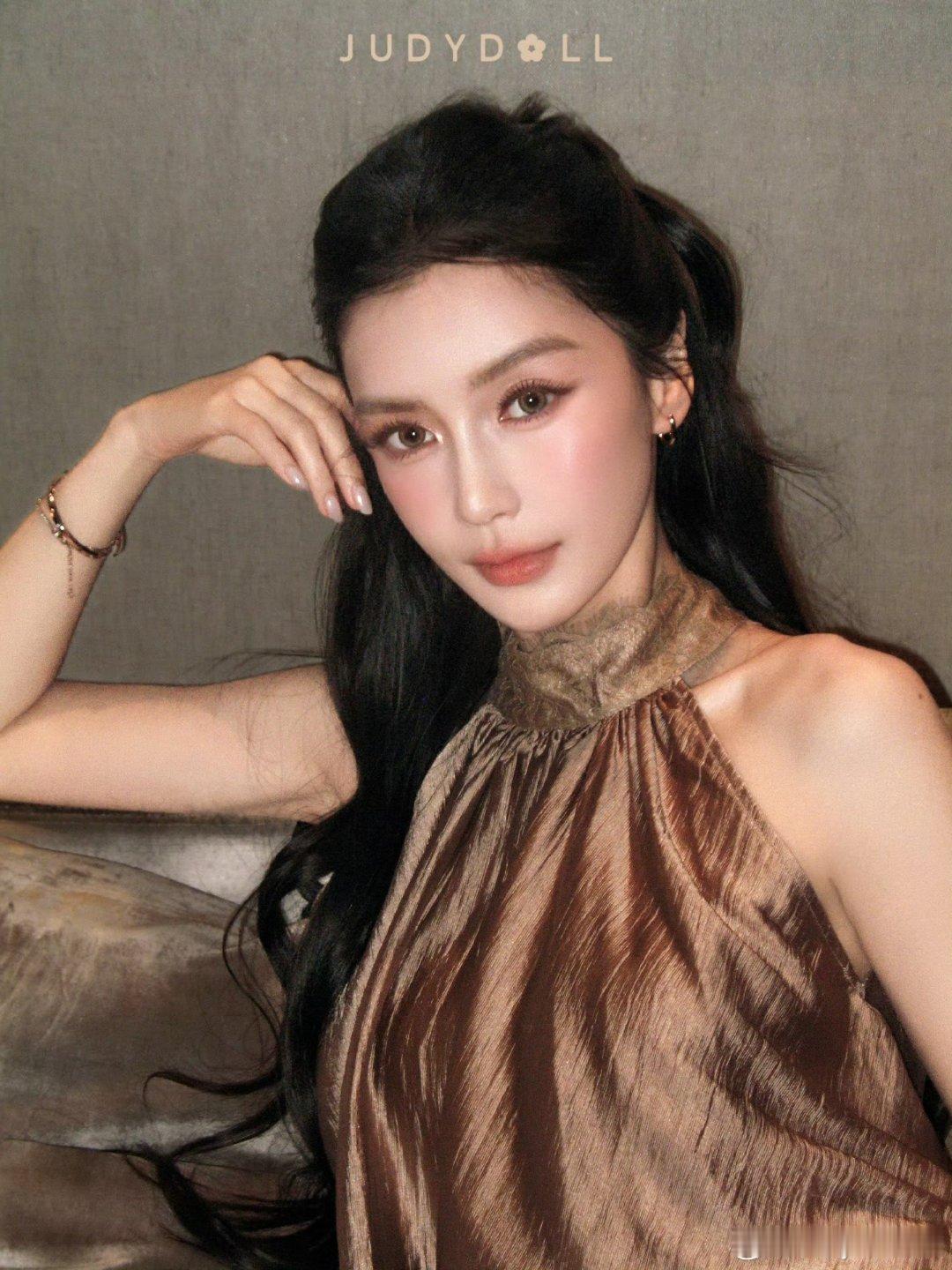 angelababy🐰杨颖中午好呀宝贝们!将将们现在在干嘛呢[彩虹