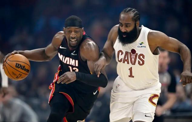 埃利斯这么好的后卫领防角色怎么叫偶尔上一下？其实我觉得按照泰森的比赛大数据我最想