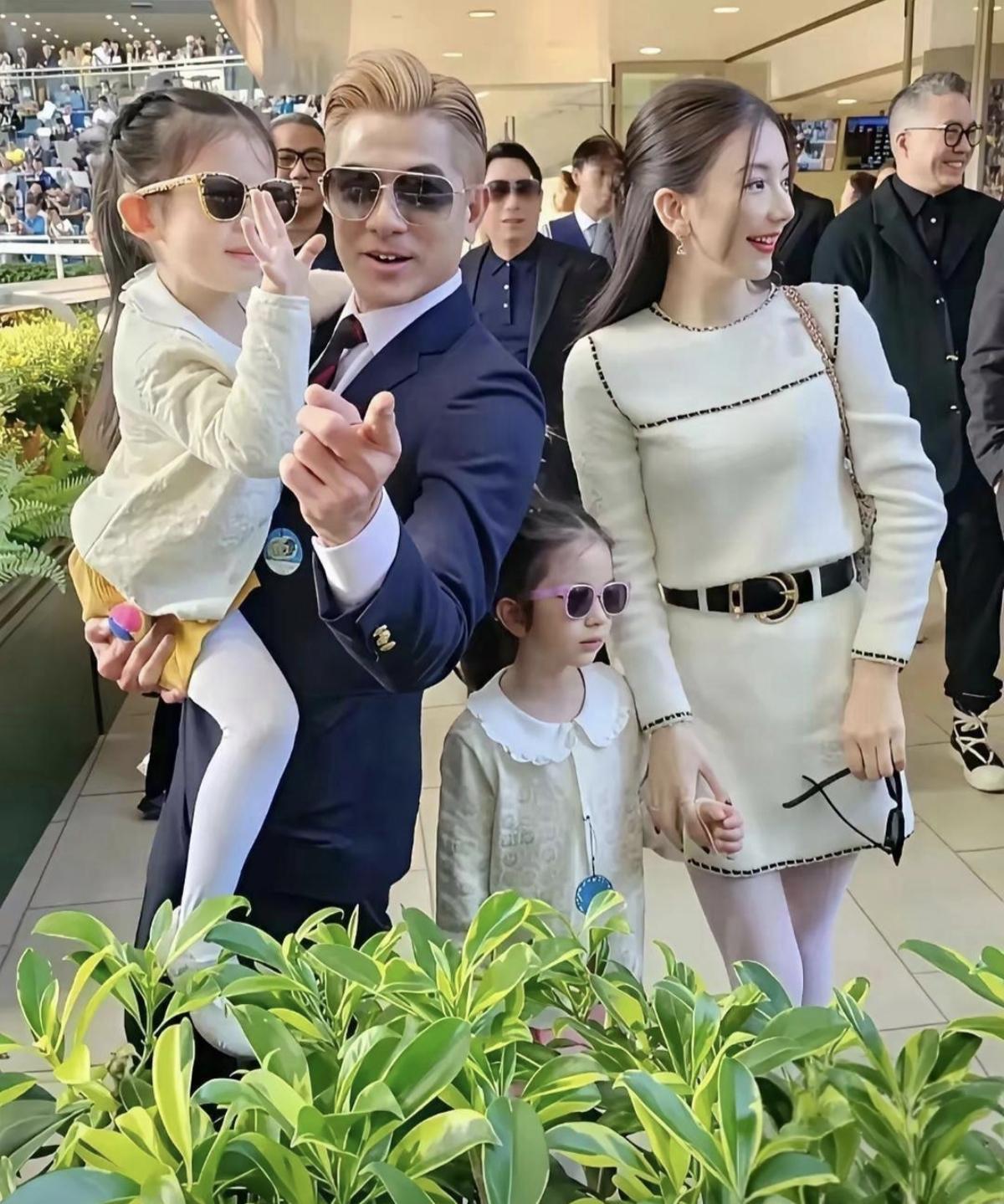 郭富城一家人颜值拉满，老婆方媛年轻亮眼，两个女儿可爱美丽，一家人太幸福了。