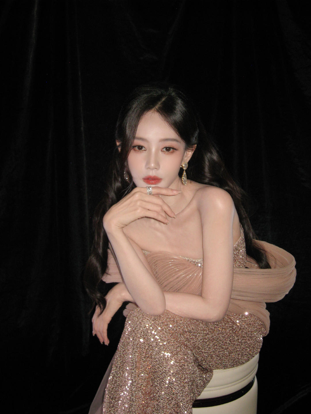 李一桐图四嘴唇好嫩​