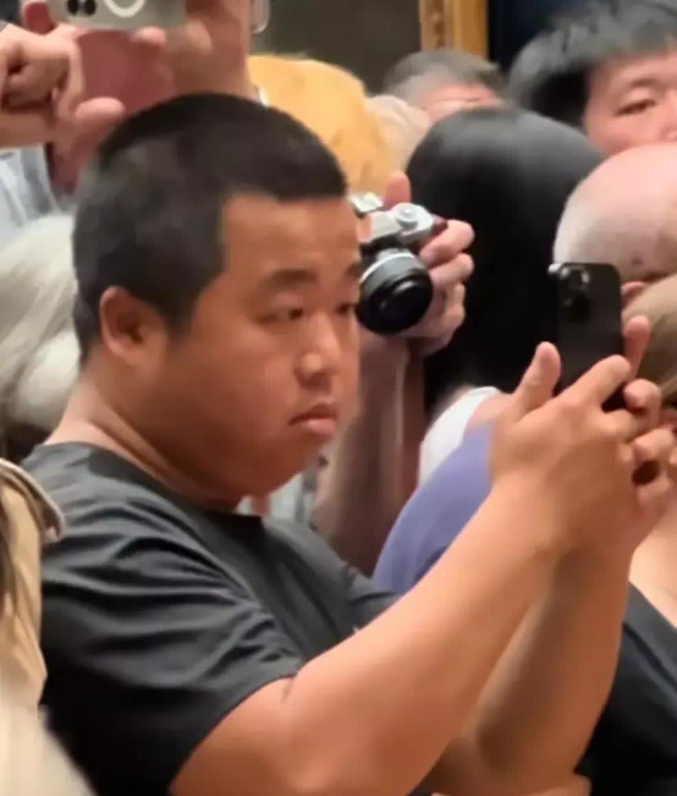 老祖宗说:人不可貌相，诚不欺我呀[笑着哭]这位长得有点像唐儿的是位绝世高手[