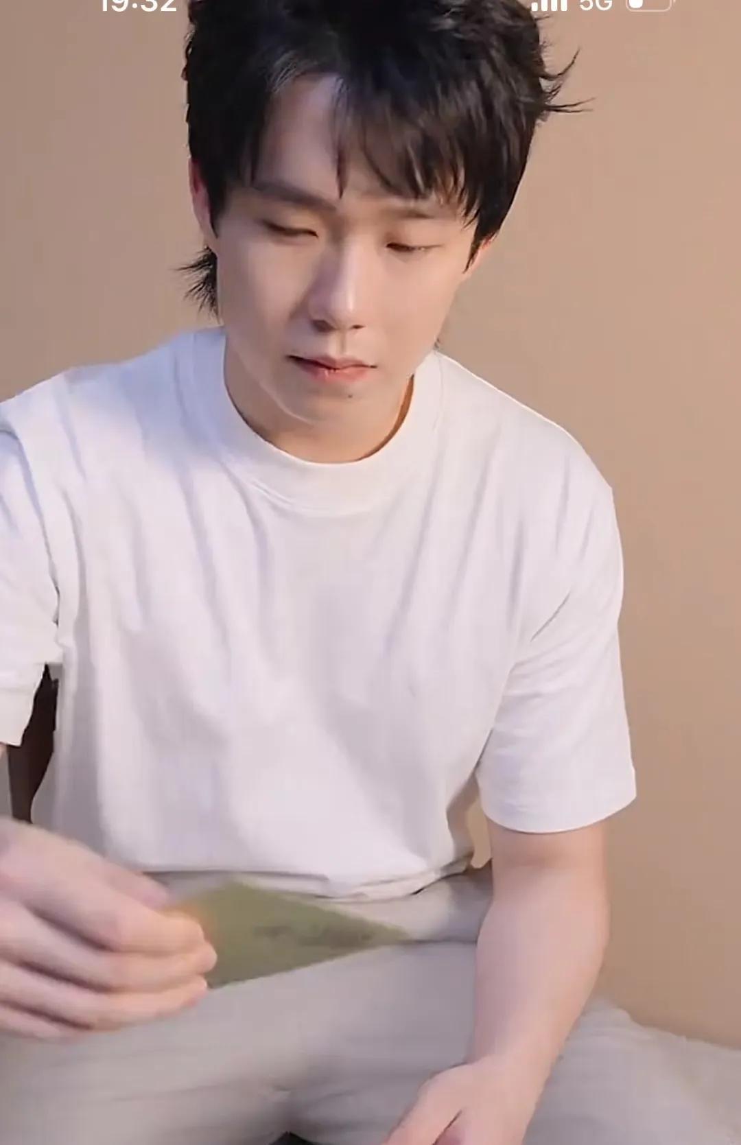 时间没变，大头官宣了，还是明天中午的12点，晚上7点他将亮相直播间，还带