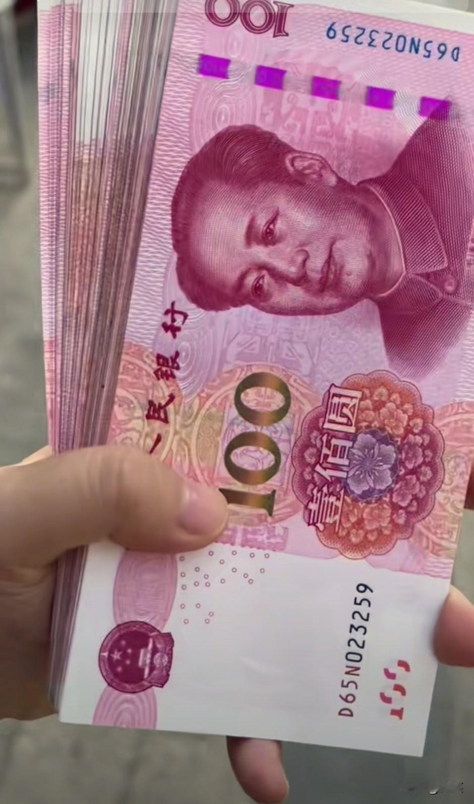 我哥2年前买房的时候，我转了20万给他，说了不着急，慢慢还。昨天我哥就把钱打