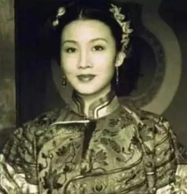 1936年，袁世凯的女儿大婚，进入洞房后，新郎兴致全无，怒骂新娘：“你个