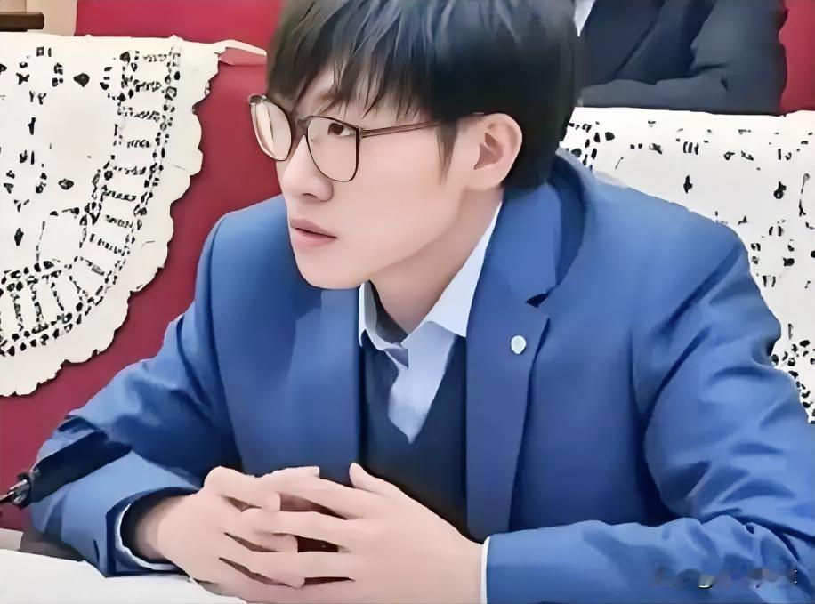 一觉醒来英伟达的天塌了！梁文峰称英伟达显卡没技术，事实真是这样吗？其实不是的