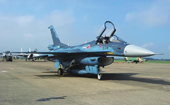 每天认识一件兵器日本F-2战斗机机身长度：15.52米机身高度：4.96米翼展