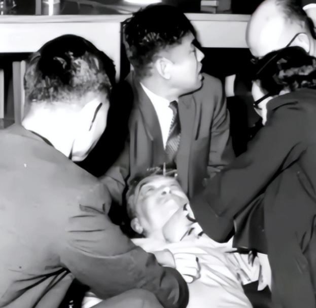 1962年，一代文豪胡适竟被人用一句话给“活活气死”！当时胡适正在一场酒会中致辞