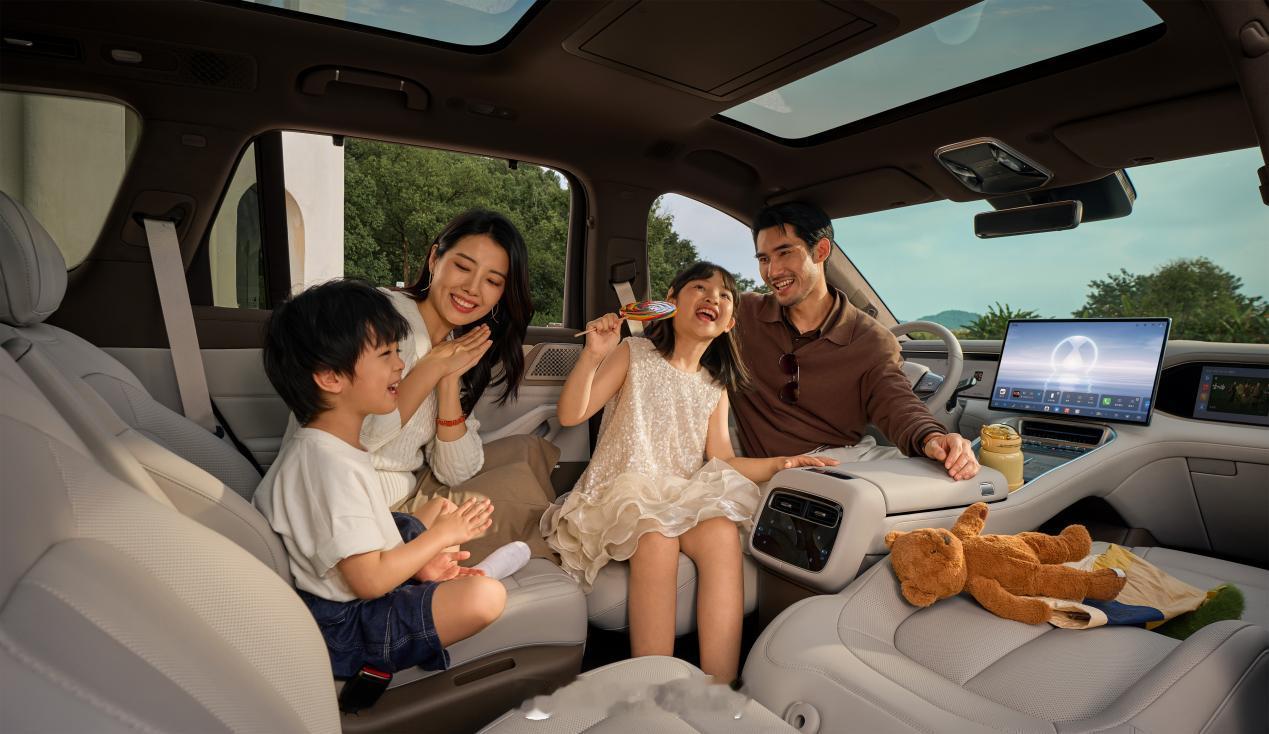 十一假期的时候就到店看了真车，腾势N8L我是真满意，越级价值终极满足，家庭使用超