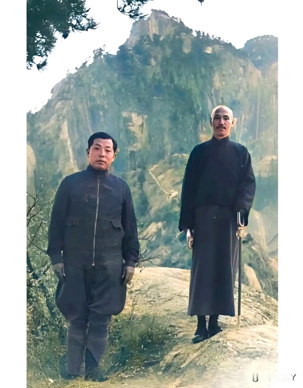 这便是张学良和蒋介石的真实模样，大家都瞧一下吧！这可不是演戏，更不是影视剧里的演