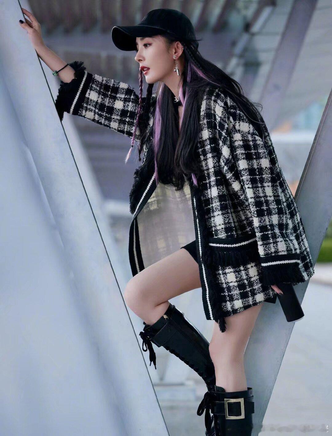 杨幂🦊杨幂公牛品牌全球代言人其实我们的生命就是这样一天一天地转动过去。秒