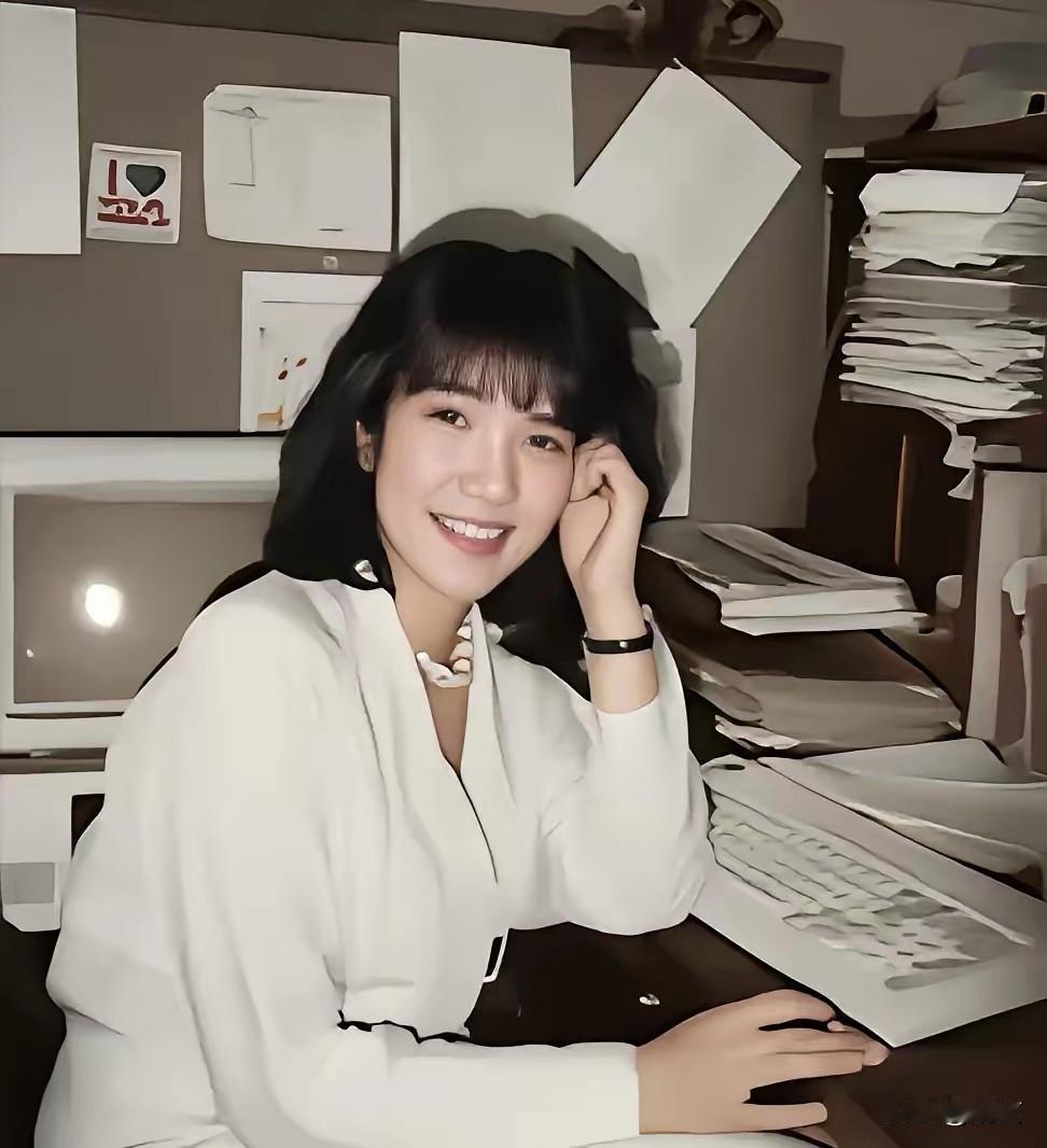 “相由心生”，你不得不服老祖宗的智慧。看到下图一，这个清纯可人的美女了吗？估计