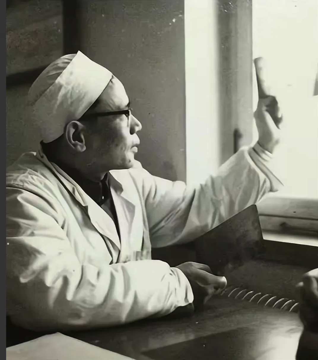 1950年，陈善文被判死刑，为了活命，他献出两张珍贵药方，还在监狱中制药，陶铸下