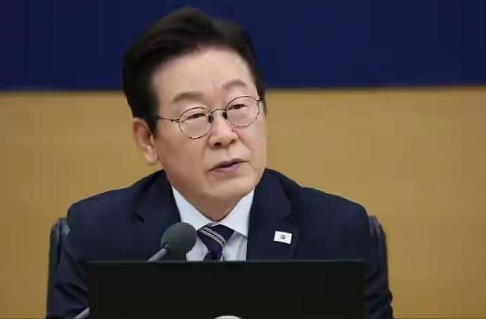 炸锅了！大消息震撼来袭！12月2日，韩国总统李在明直接表态，要彻底终结南北敌