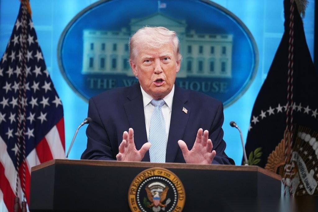 刚放完要加50%关税的狠话，中方一句话，直接戳穿了特朗普的套路！前几天，特