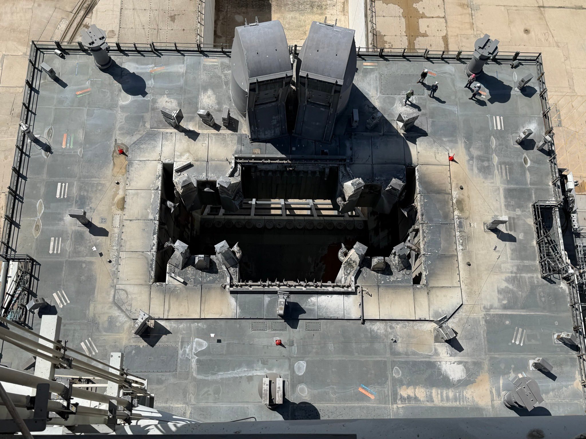 阿尔忒弥斯2号太空发射系统(SLS)起飞后对发射台的洗礼