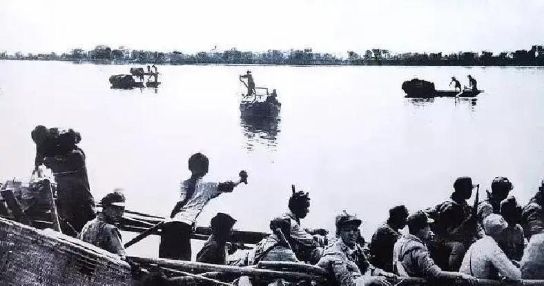 1949年，一个红军叛徒大摇大摆走进江西万安区政府，以老党员的身份大言不惭地提要