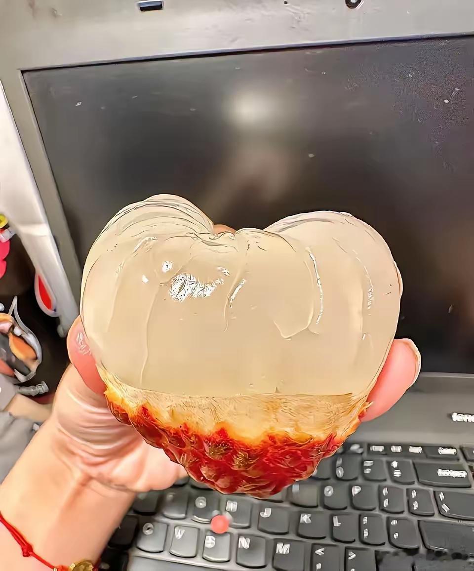荔枝圈有个不成文的默契，​准得挺有意思，​那就是公认好吃的名单里，​妃子笑总被排