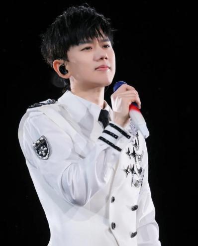 43岁张杰，给所有已婚男人提了个醒，那就是你可以分手，也可以跟别的女人结婚，可一