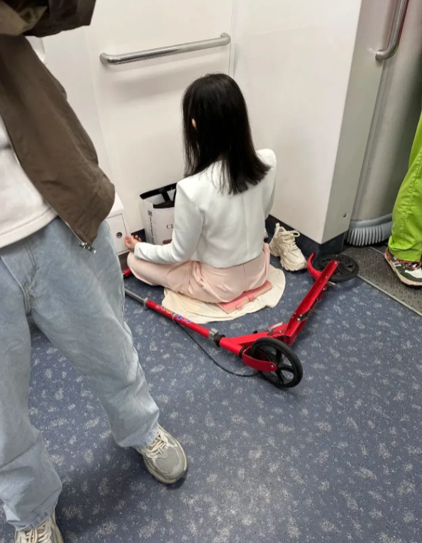 地铁上的点点滴滴，惊呆了。