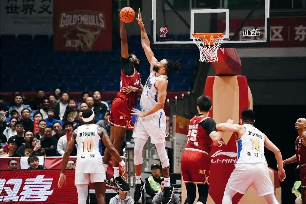 全是单打！许利民能救回来不？北京男篮打的什么玩意。服了服了，北京男篮这赛