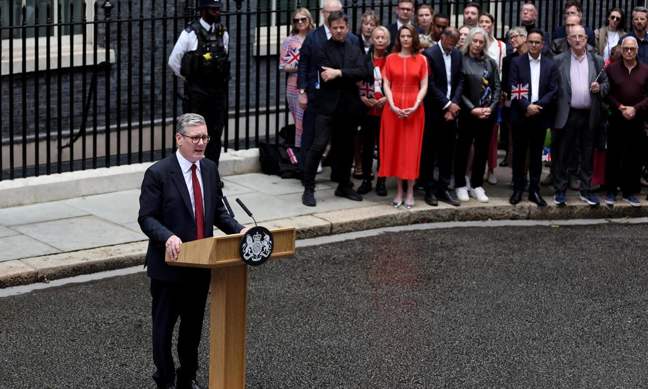 西方列强突然转性了？很多人以为斯塔默、默茨排队访华，是看清了形势，准备弃暗投明。