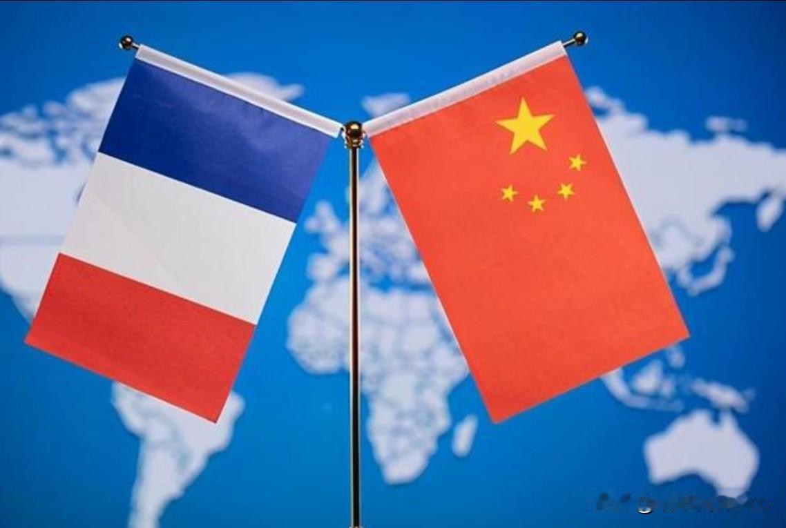 马克龙又对我们放硬话了！12月17日，根据外媒报道，法国总统马克龙声称，对来自中