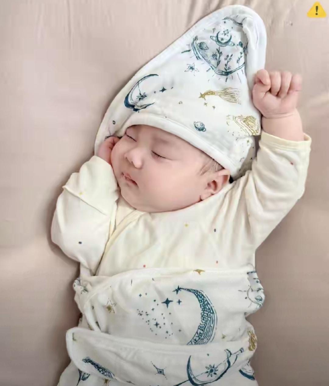 王静今年38岁，生了三个孩子。老大13岁上初中，老二10岁刚上小学，老三刚出生一