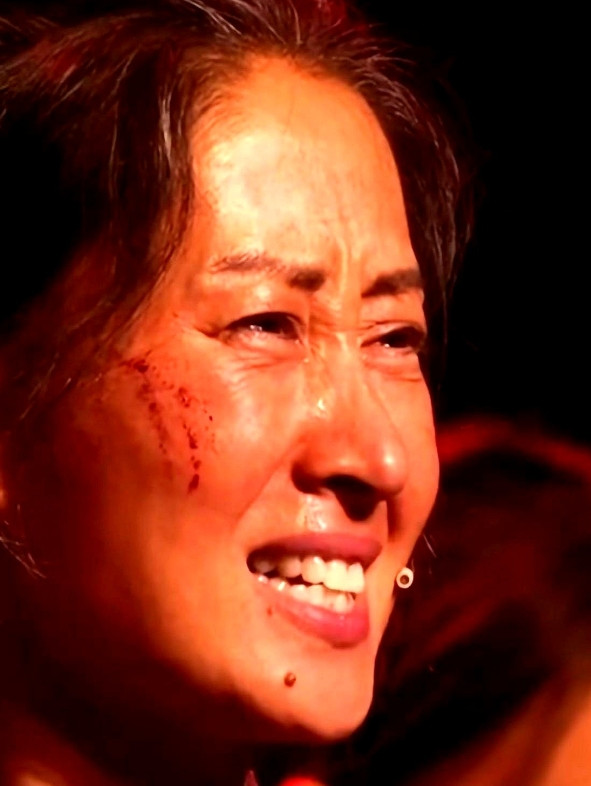 歌手就老老实实唱歌昨晚刘敏涛一出来，我这俩眼泪疙瘩就没保住，大老爷们没绷住鼻涕