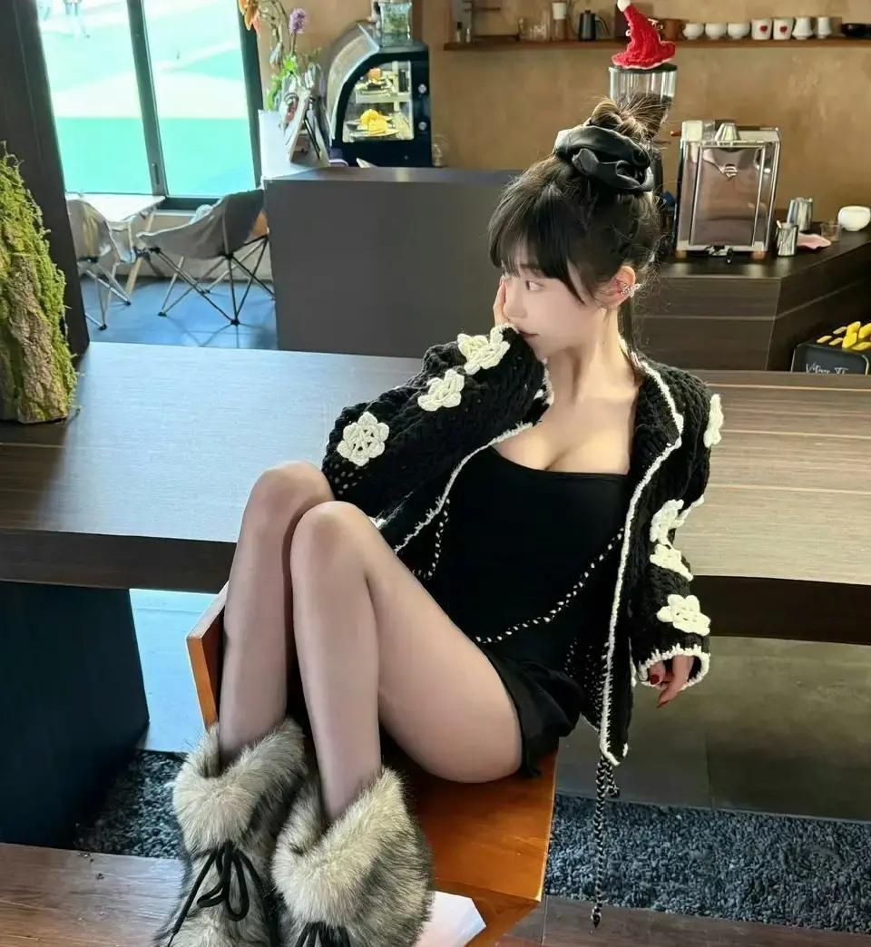 司晓迪凌晨甩出一张圆圈连线图，配文说瓜熟了。网友三分钟就把箭头安到林更新朱亚文