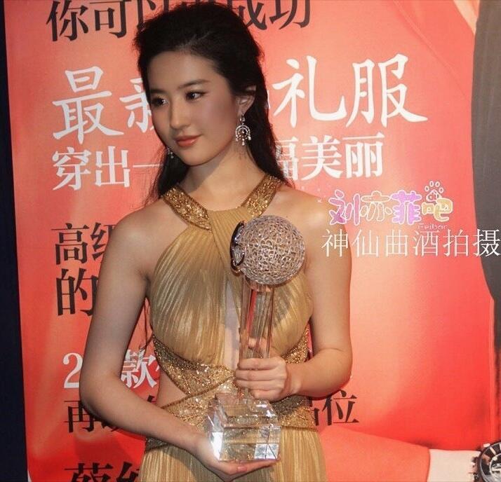 回眸和笑起来好美
