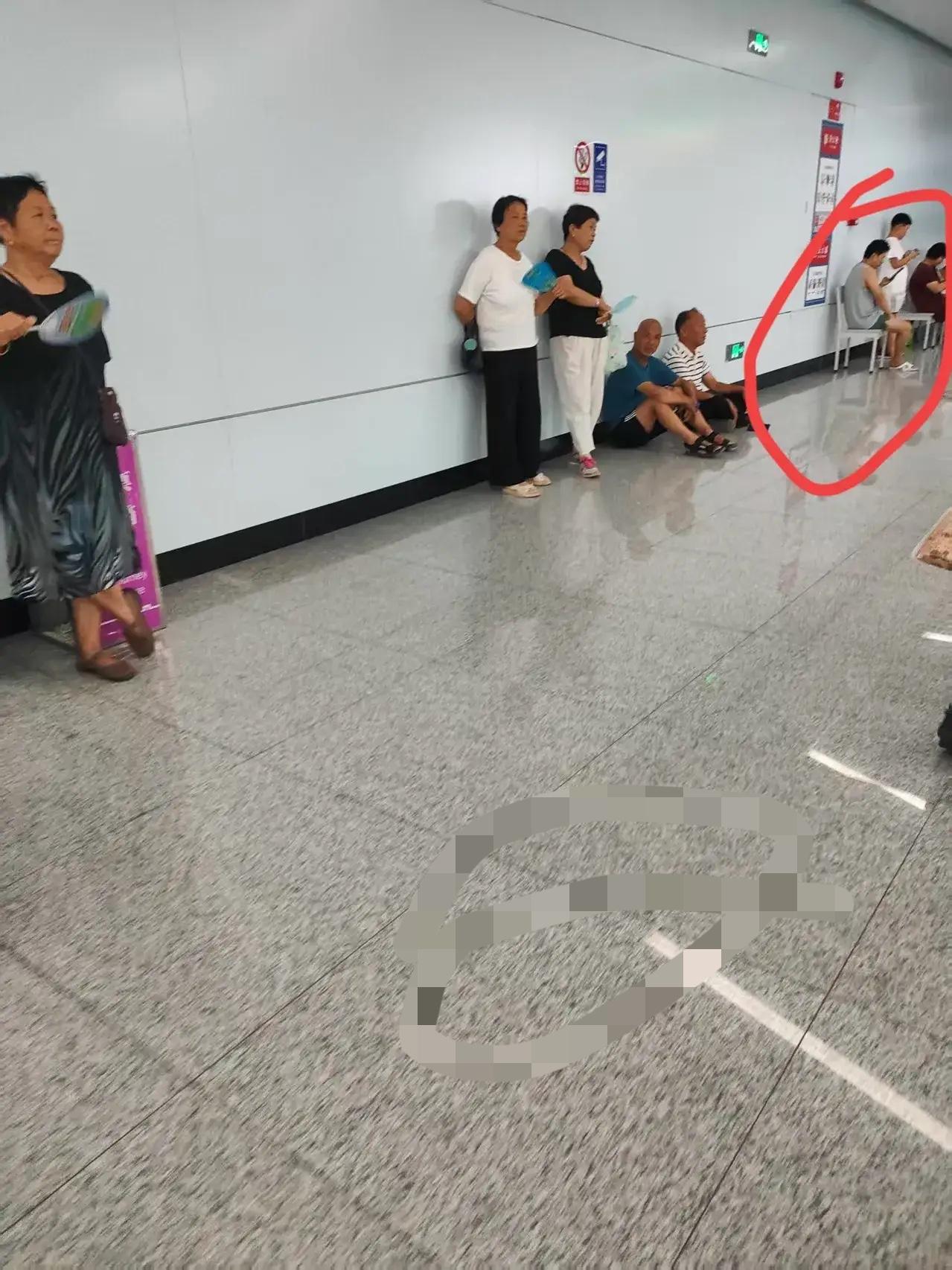 西安这波赢麻了不是因为西安有什么热点事件，而是西安持续40度的高温官方给了老百姓