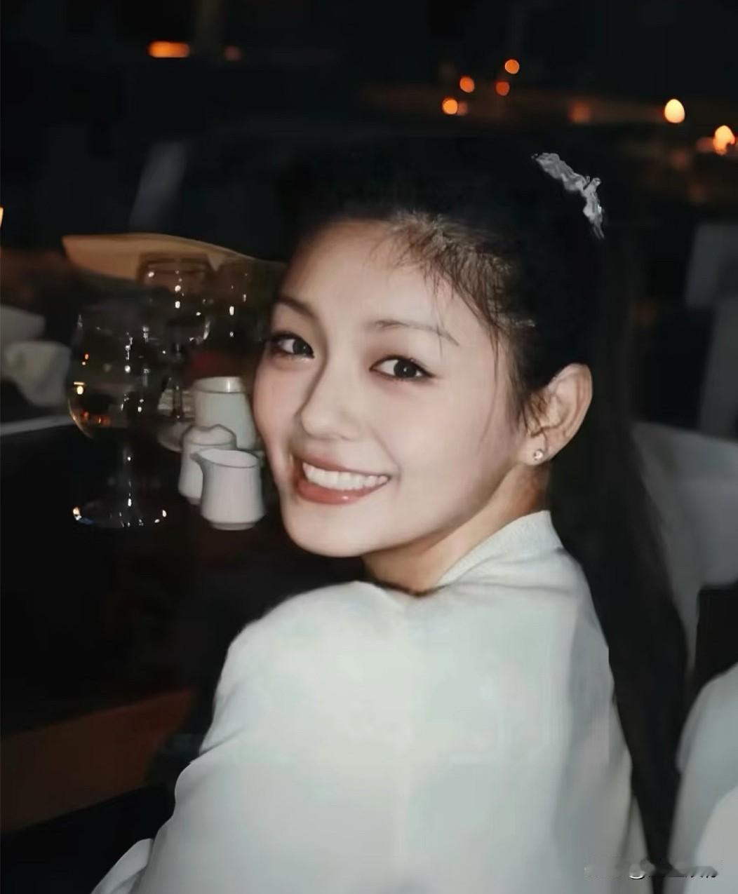 我是从什么时候开始喜欢大S的呢？从她听到邻居家暴就勇敢的上前敲门的时候。她非常勇