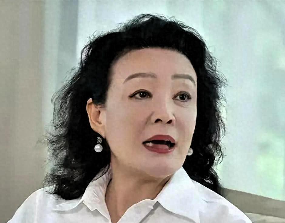 豪门“礼”数，与媳妇的进阶路张兰给孙子准备了礼物，纯金的呢，长命锁，小碗筷，大