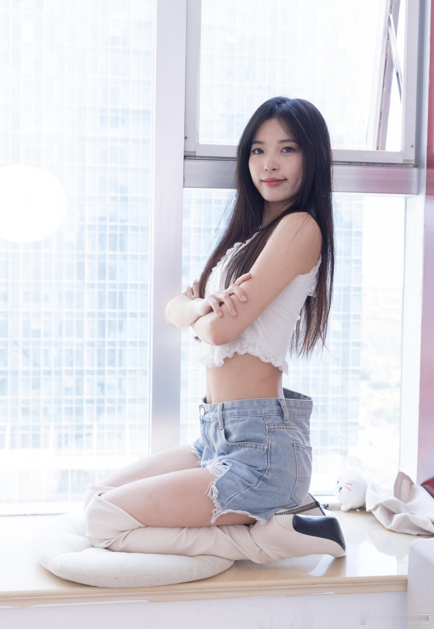 茯苓丨牛仔短裤白色过膝长靴[143P]