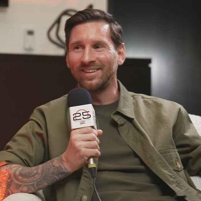 【踢球不是为了数据】梅西接受ESPN专访，谈职业生涯最辉煌的一年：“很难说，这取