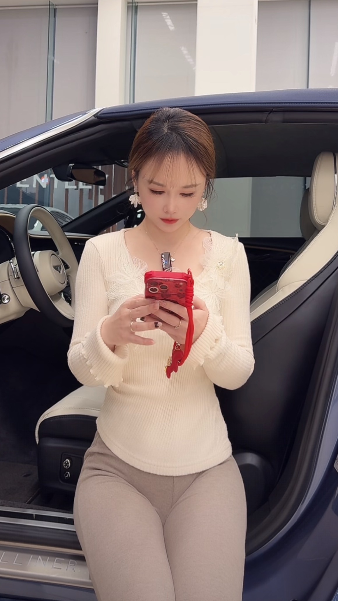 宾利易手车也不错，即使二手也是宾利，品牌价值在那里