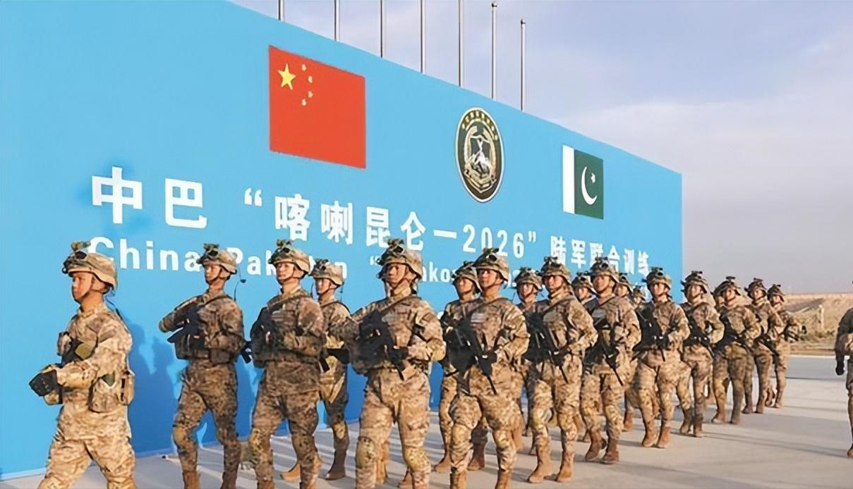 中巴首次陆军联训在新疆开训，巴军全用中国装备，这既能反恐又能震慑印军。这是两国首