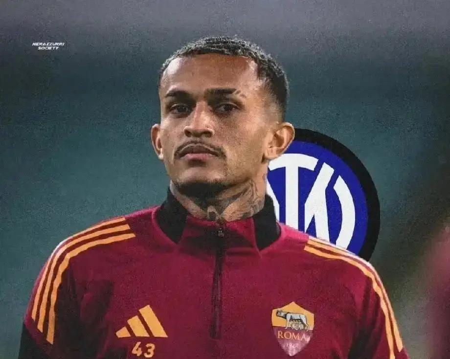 德罗西的电话直接打给了马洛塔。不是询问，是推动。他要弗拉泰西，现在就要。罗