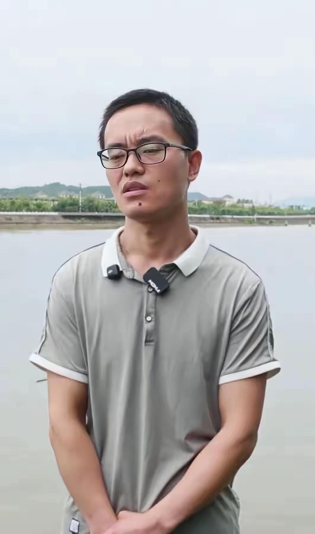 河南西峡的一个大哥刘宗宇，大晚上的听见河里有人喊救命，衣服都没顾上穿整齐，一头扎