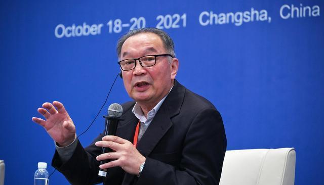 温铁军一语惊人：“我们为什么一定要走西方那条老路呢？把农村都赶进城，在城市搞低收