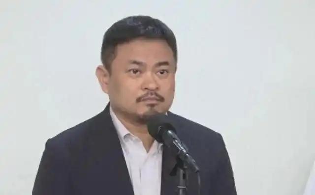 民进党官员首次踏上大陆土地！9月22日下午5点20分，洪申翰在台北松山机场面