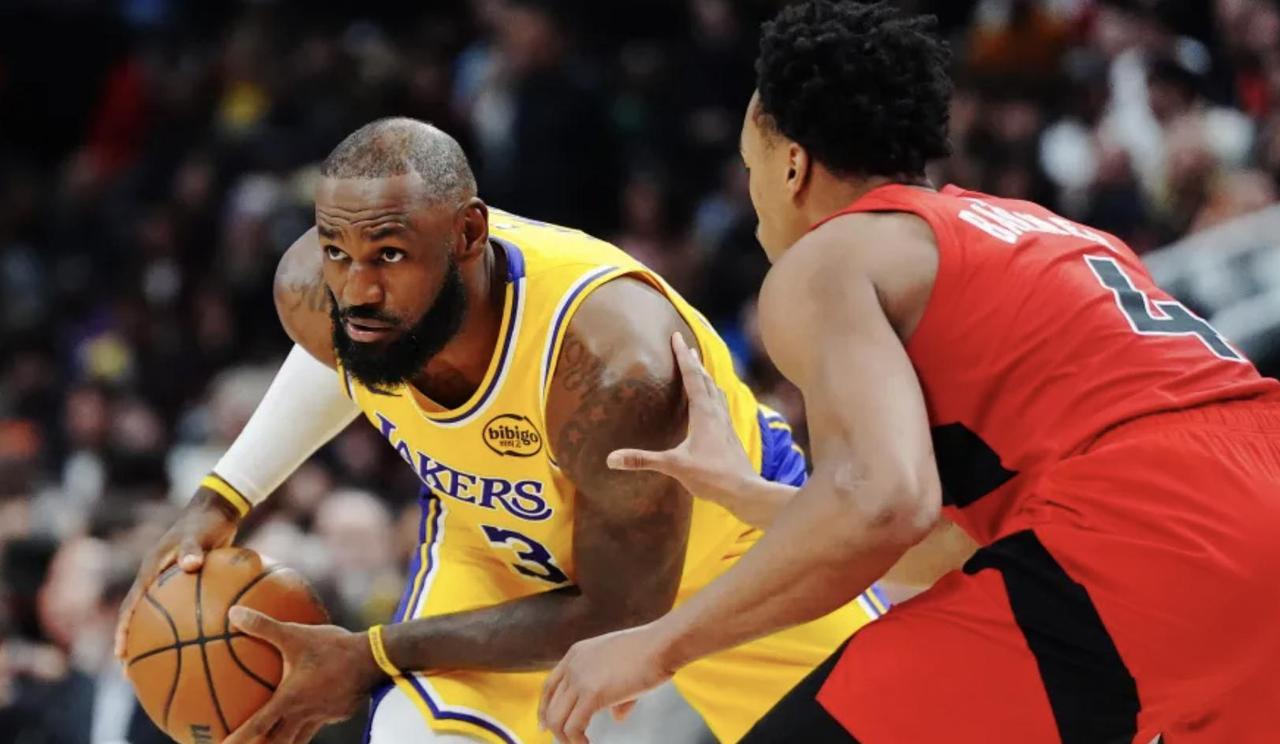 东契奇打了38分钟，湖人第四节反而崩盘？数据揭开哈姆最致命失误。你看詹姆斯带