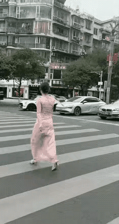 这是玩大冒险输了吧[捂脸哭]