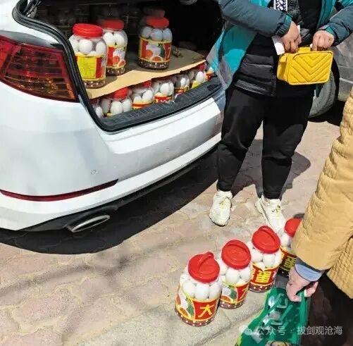 小心！新型街头骗局：卖大鹅蛋，已有不少人中招小区门口、菜市场旁、乡间路边，