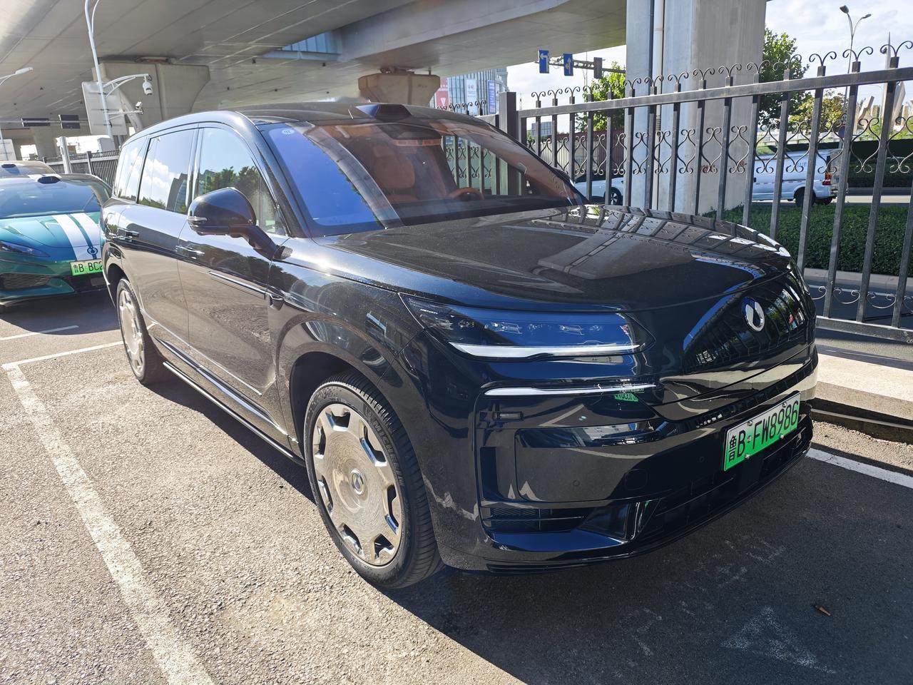 试驾完腾势n9，结合售价和产品力来聊一下什么人更适合买这辆车。这辆车的价格起售