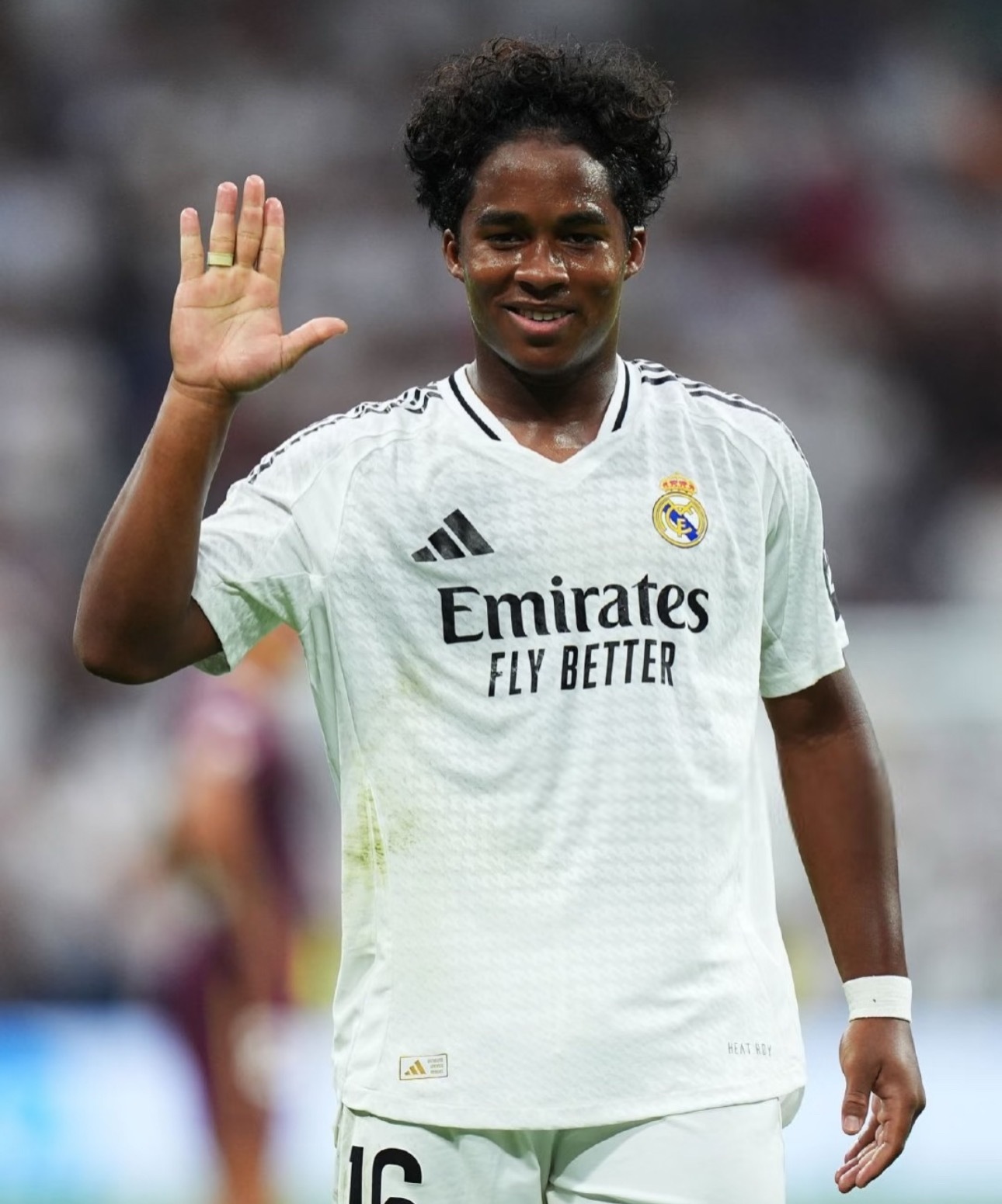 据《阿斯报》与COPE电台确认，皇马冬窗离队第一人敲定，19岁的巴西前锋恩德里克