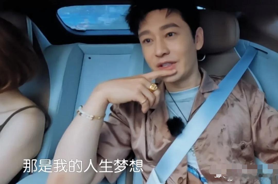 综艺里一段对话，戳到不少人。姜妍说下雨天煮泡面，吃完睡一觉，日子老舒服了。黄晓明听完，一本正经回应：